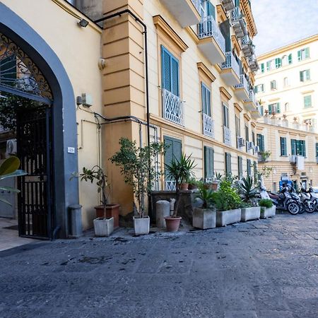 Molo Caracciolo Apartment Napoli Exterior foto